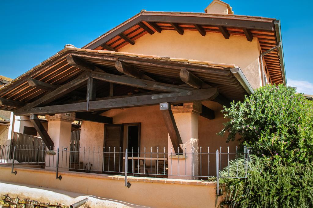 Borgo Rurale San Giusto Guest House กัสตาลเญโต การ์ดุชชี ภายนอก รูปภาพ