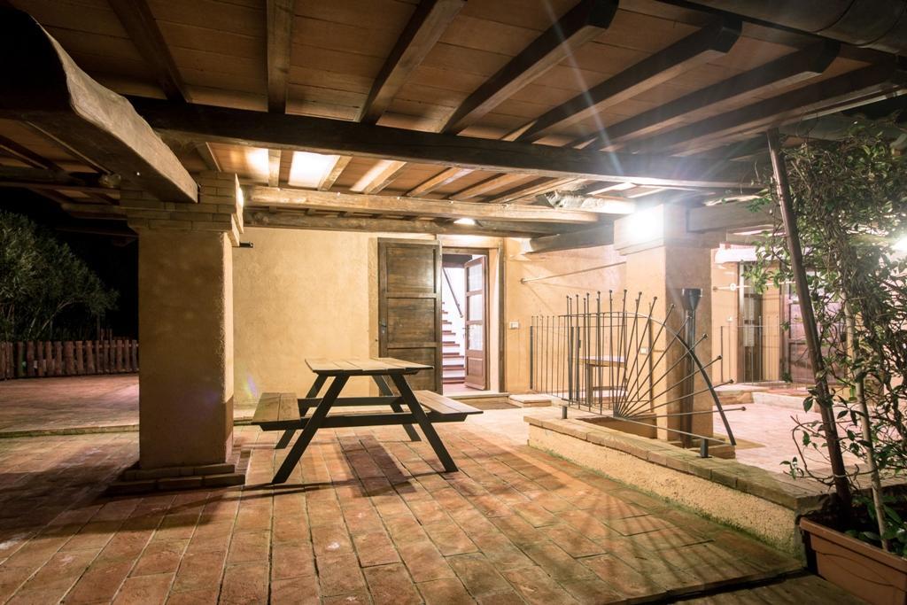 Borgo Rurale San Giusto Guest House กัสตาลเญโต การ์ดุชชี ภายนอก รูปภาพ